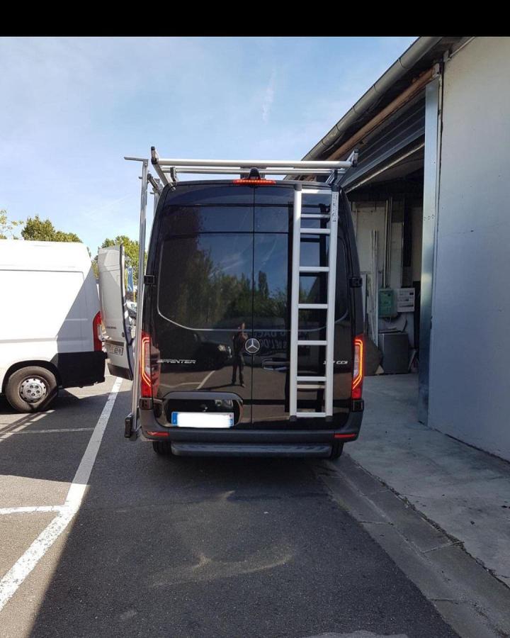 Aménagement intérieur et extérieur Camping-car Mercedes Burstner Vaujours