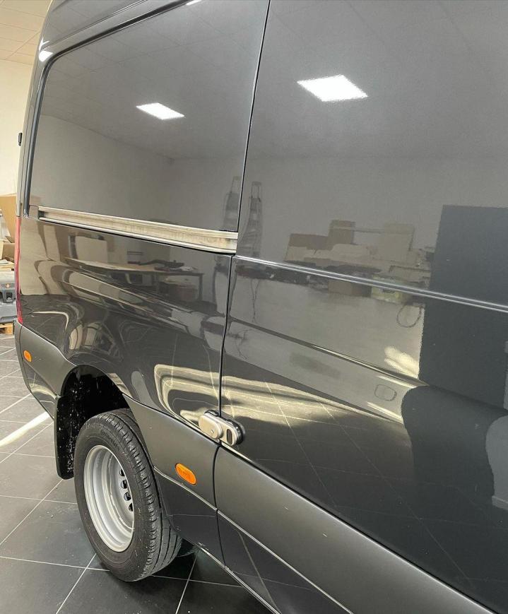 Aménagement intérieur et extérieur Camping-car Mercedes Burstner Vaujours