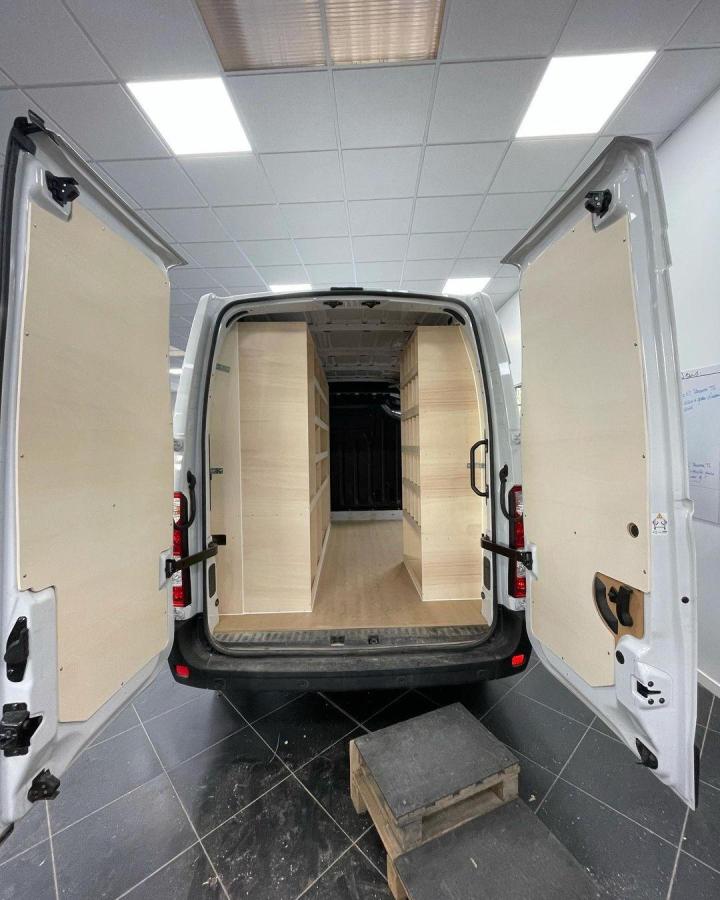 Aménagement intérieur et extérieur Renault Master L1H1 Vaujours