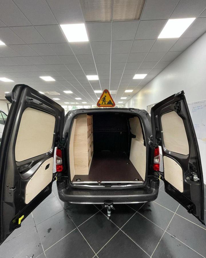 Équipement extérieur de véhicules utilitaires Vaujours