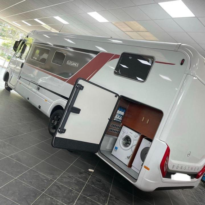 Aménagement intérieur et extérieur Camping-car Mercedes Burstner Vaujours